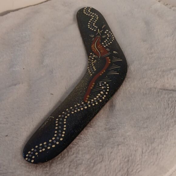 Aboriginal Dot Painted Reptile Boomerang - Picture 4 of 4